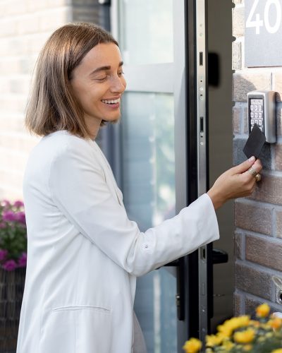 woman-gets-access-to-enter-home-by-card-6WYL2KY.jpg